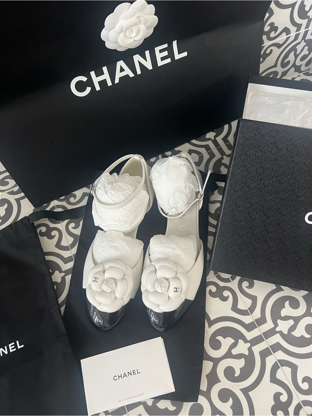 NEW CHANEL White Leather Camellia Mary Jane Mules with Black Cap Toe - Picture 2 of 12